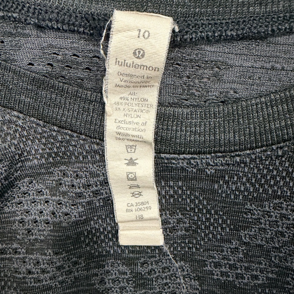 Lululemon Athletica Charcoal Patterned Short Sleeve Top size 10 - Picture 4 of 4